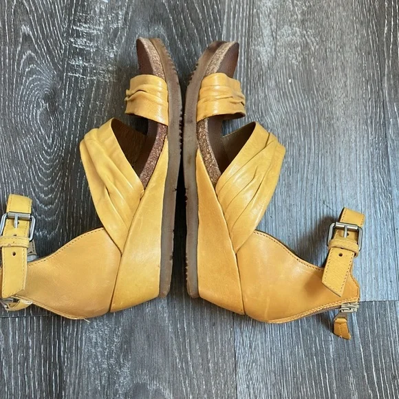 Miz Mooz Cassie leather wedge sandals - Picture 7 of 17